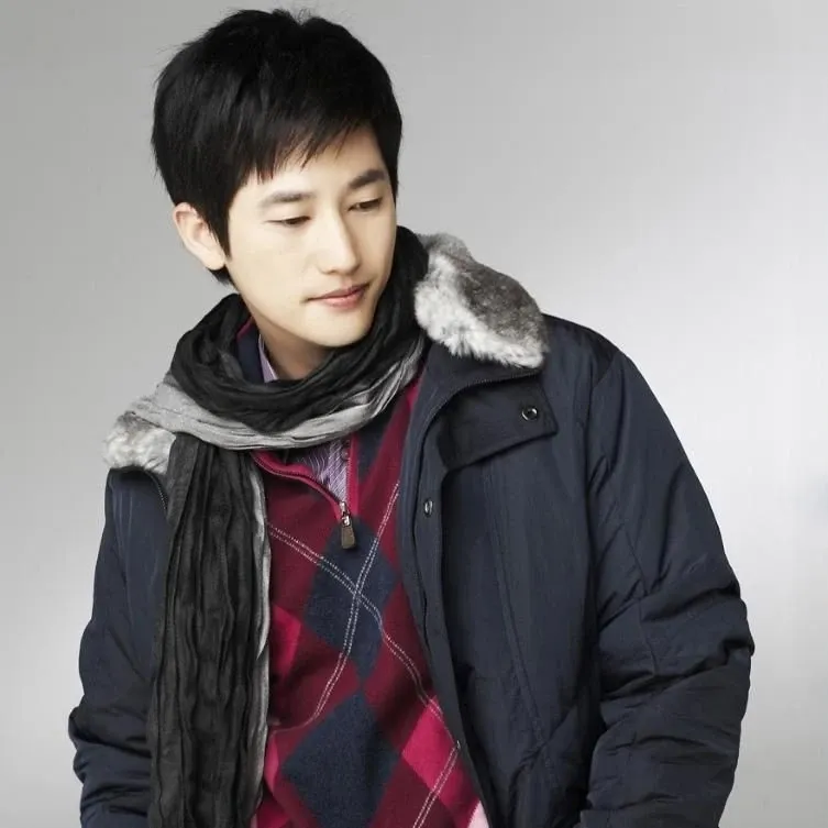 Behind-the-scenes cut of Park Sihoo
