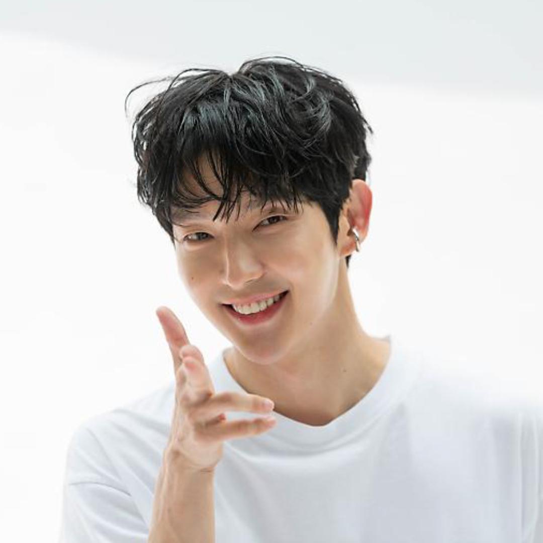 Latest photo of Lee Joongi