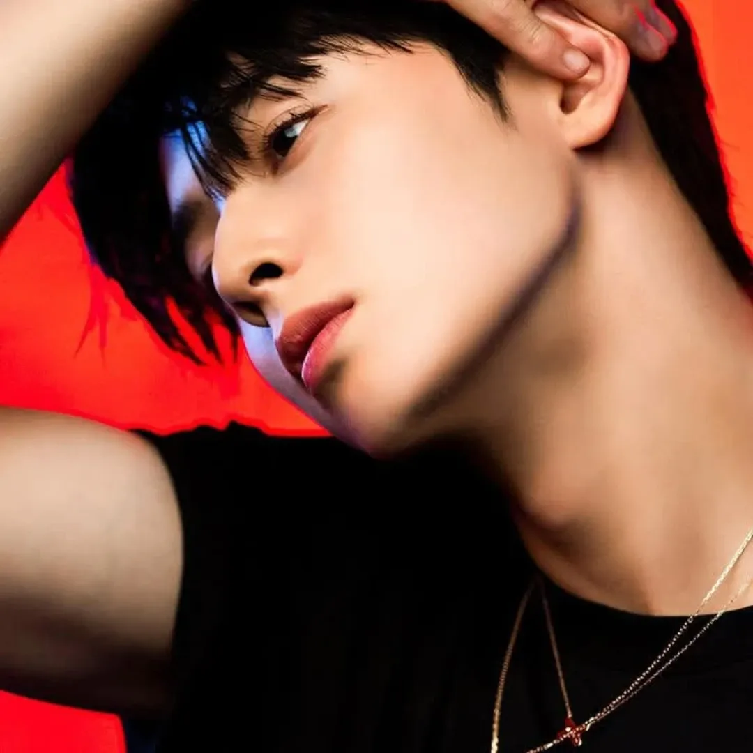 Latest photo of Cha Eunwoo