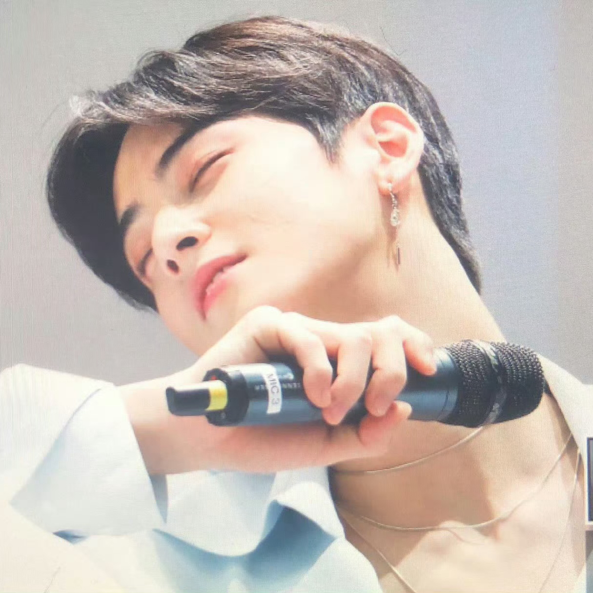 Behind-the-scenes cut of Cha Eunwoo