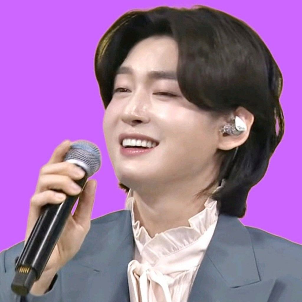 Hottest celeb community feed today