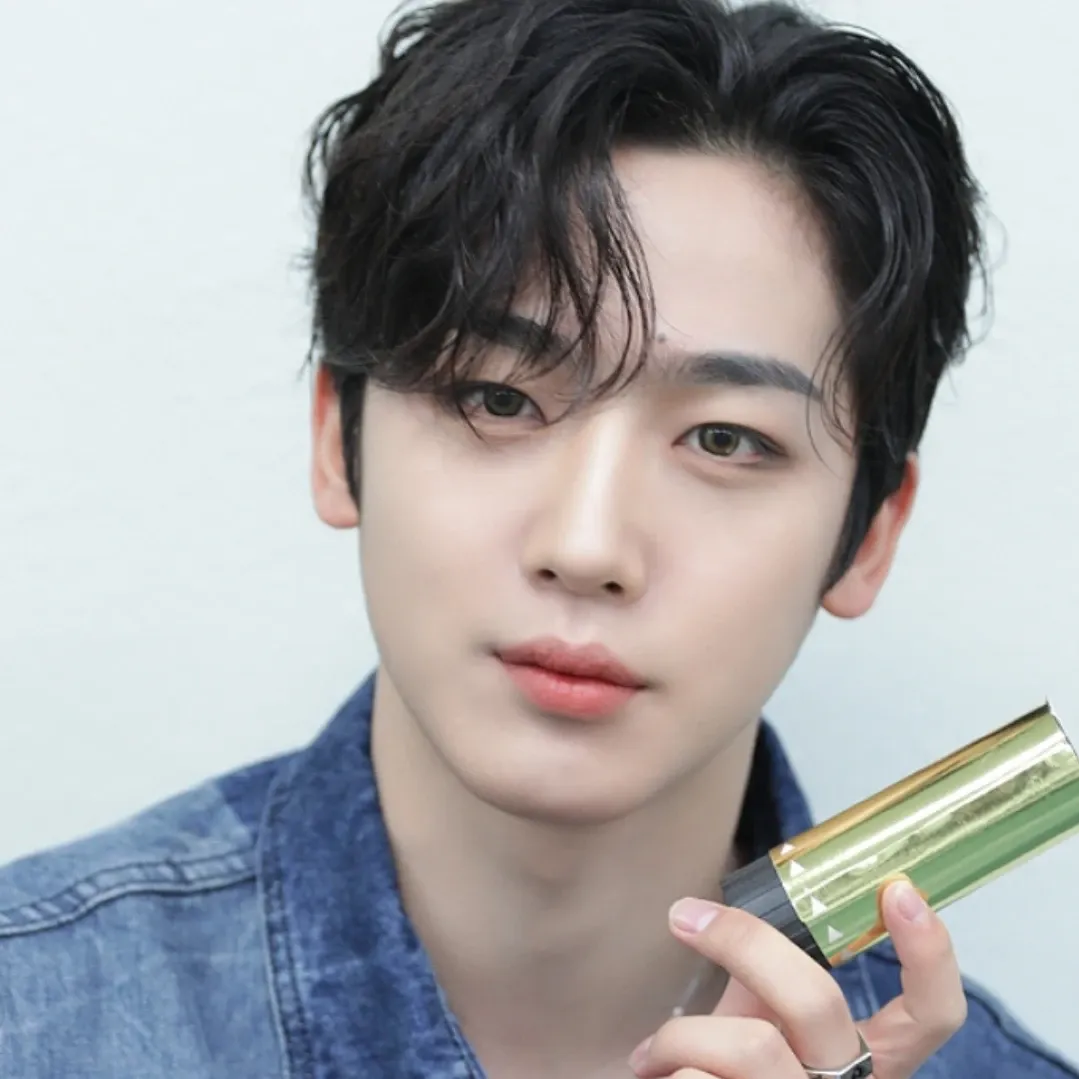 Recent activity shot of Kim Yohan