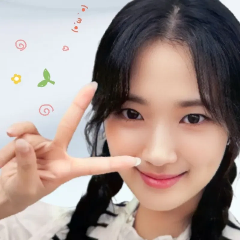 Recent activity shot of Kim Hyeyoon