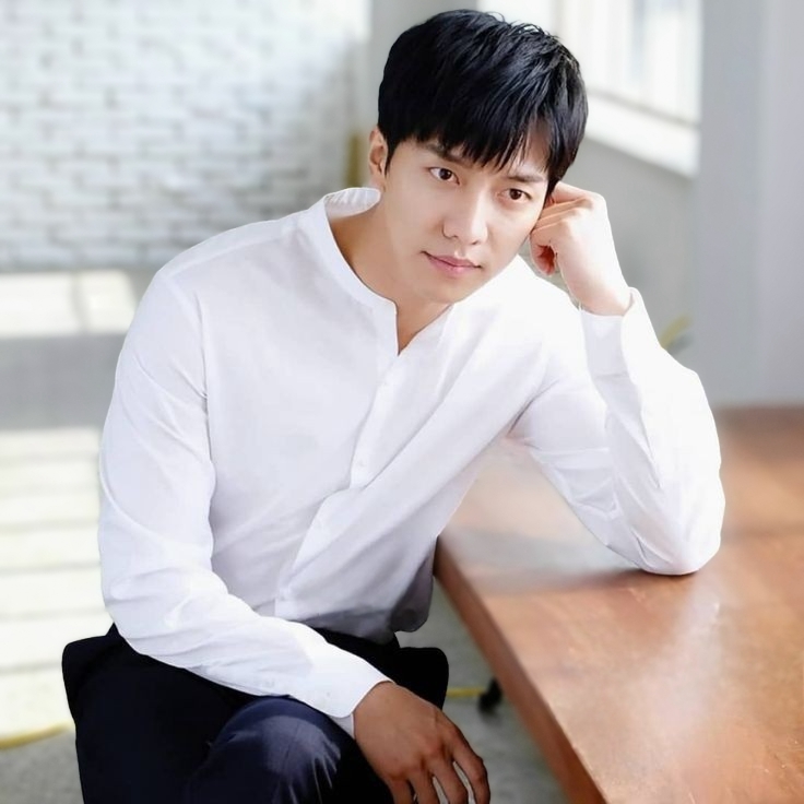 Recent activity shot of Lee Seunggi