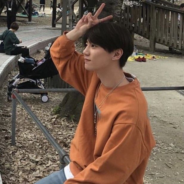 Behind-the-scenes cut of Lee Junyoung