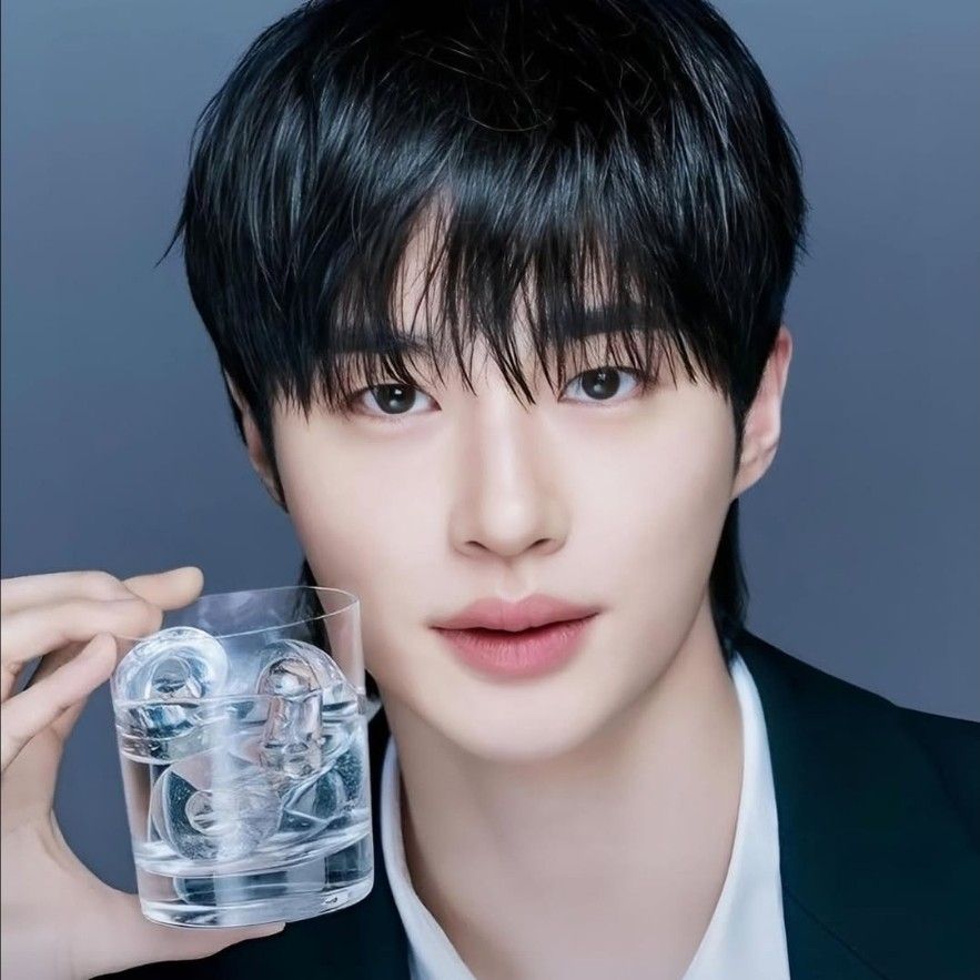 Latest photo of Byeon Wooseok