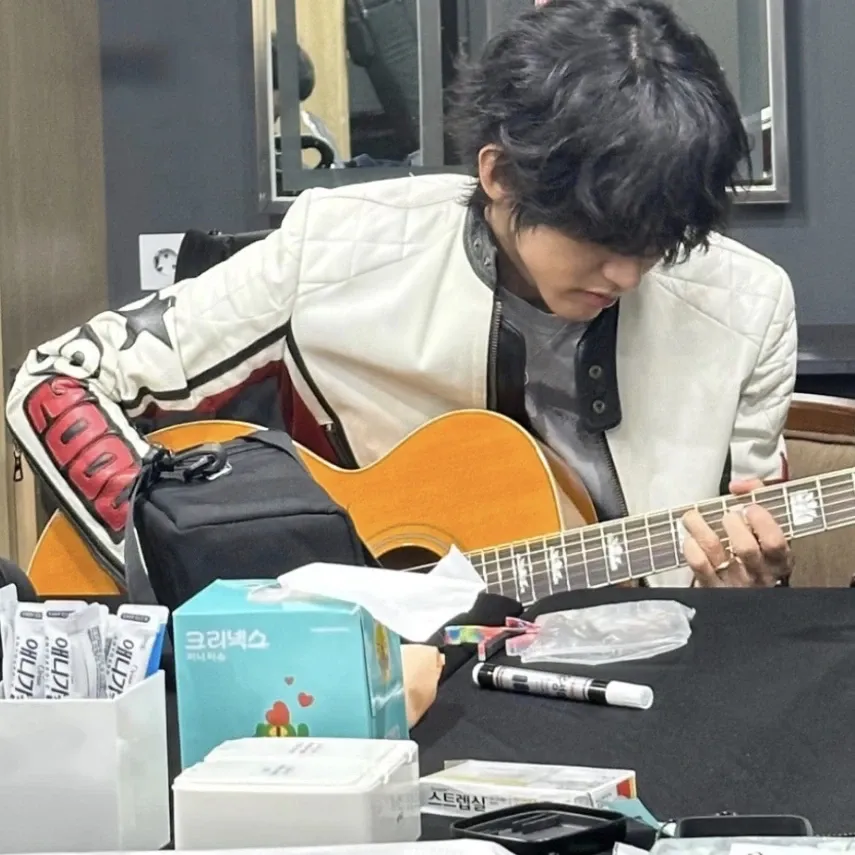 A moment captured by a fan of Lee Seungyoon