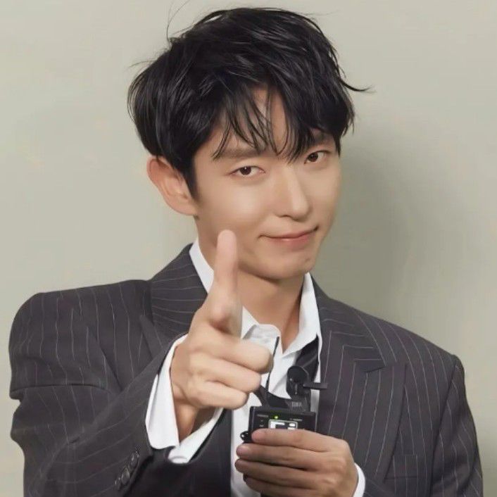 A moment captured by a fan of Lee Joongi