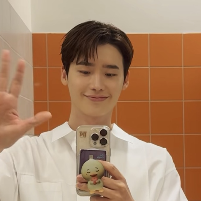 粉絲拍下的李鍾碩瞬間