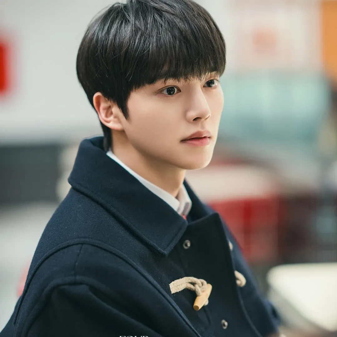 Latest photo of Song Kang