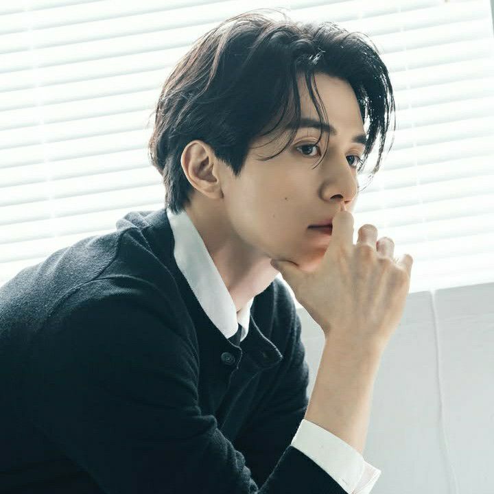Behind-the-scenes cut of Lee Dongwook