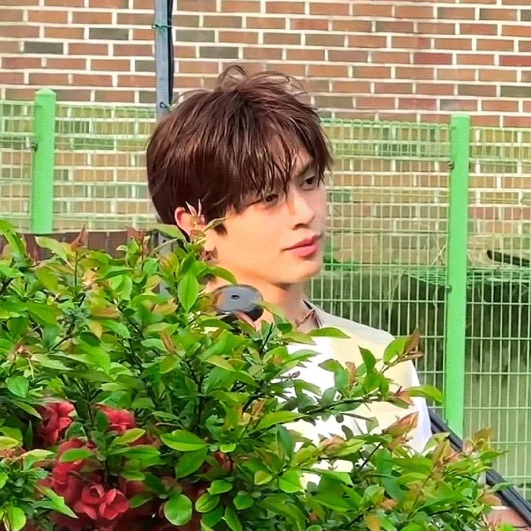 Latest photo of Yook Sungjae