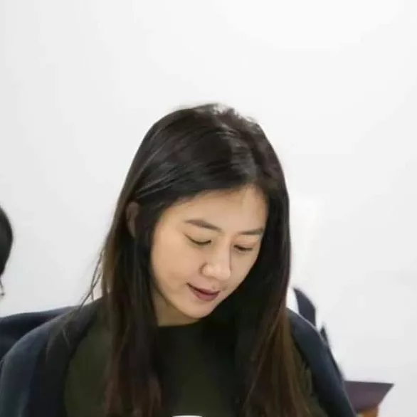 Behind-the-scenes cut of Kim Heeae
