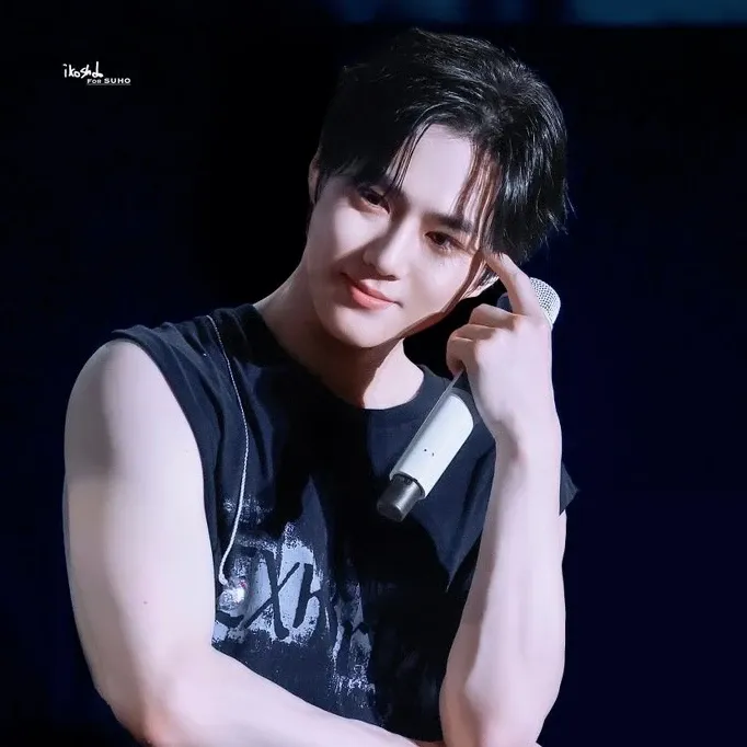A moment captured by a fan of Suho