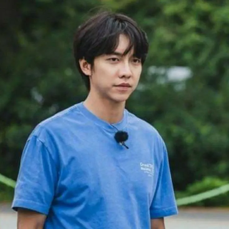 Behind-the-scenes cut of Lee Seunggi