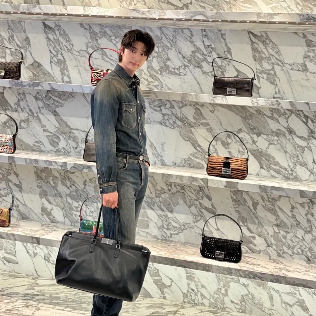 A moment captured by a fan of Kim Jaewon