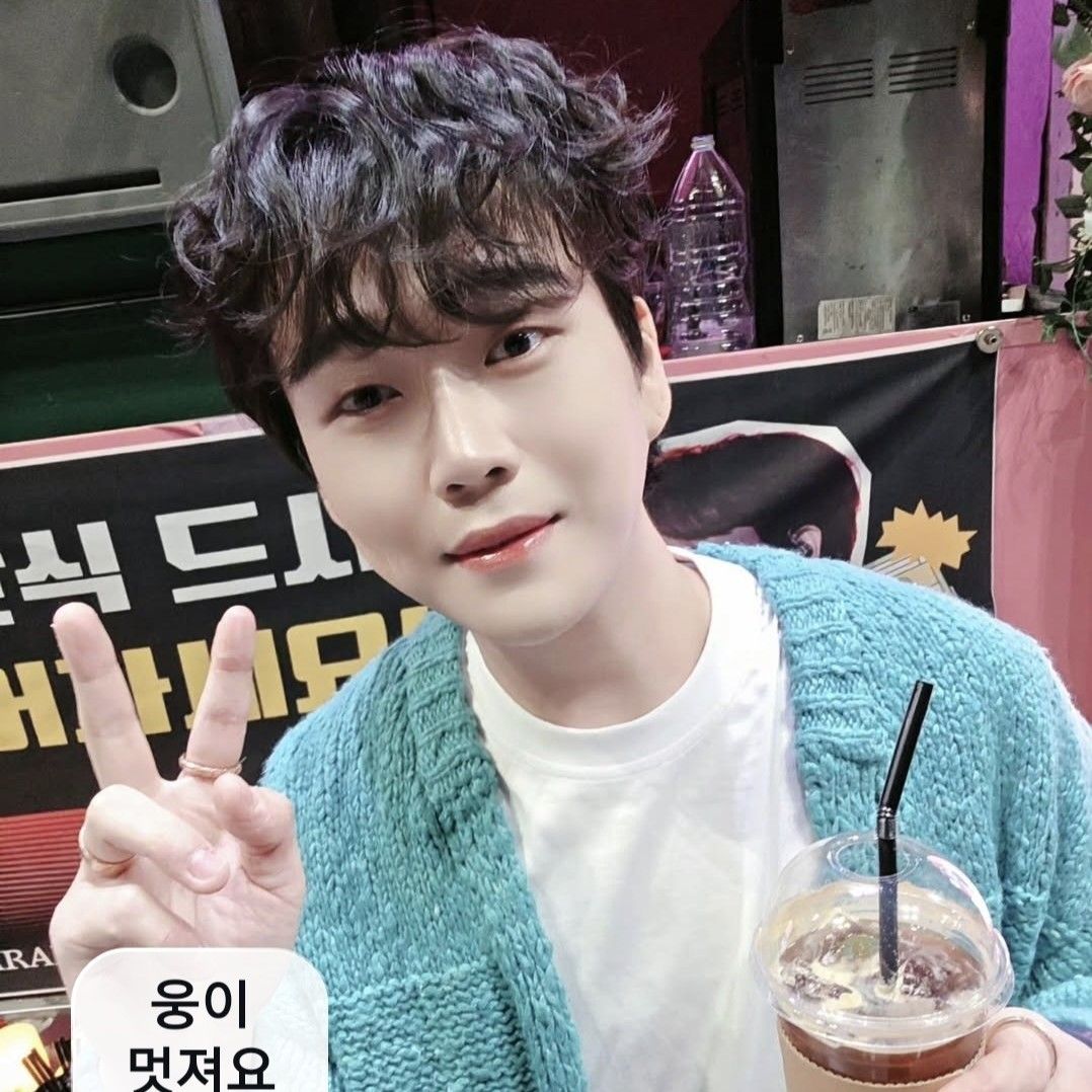 A moment captured by a fan of Hwang Youngwoong