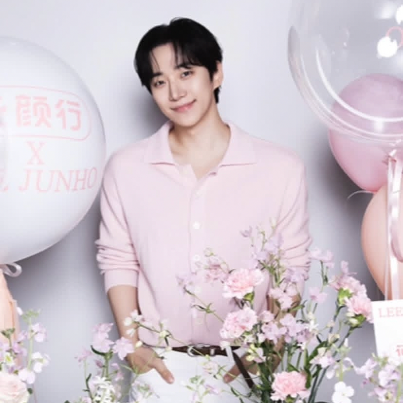 Momen yang diabadikan oleh penggemar Lee Junho