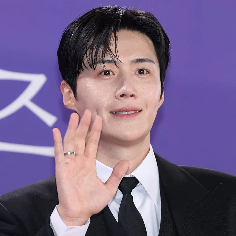 Behind-the-scenes cut of Kim Seonho