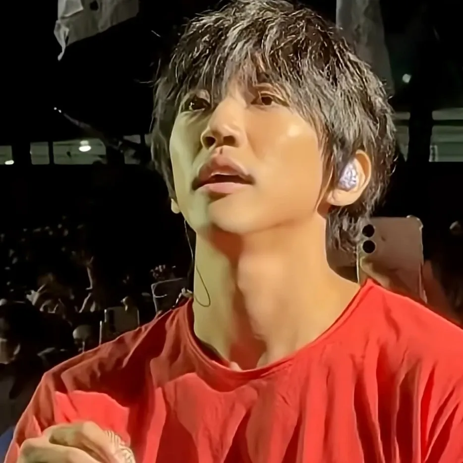 A moment captured by a fan of Lee Seungyoon