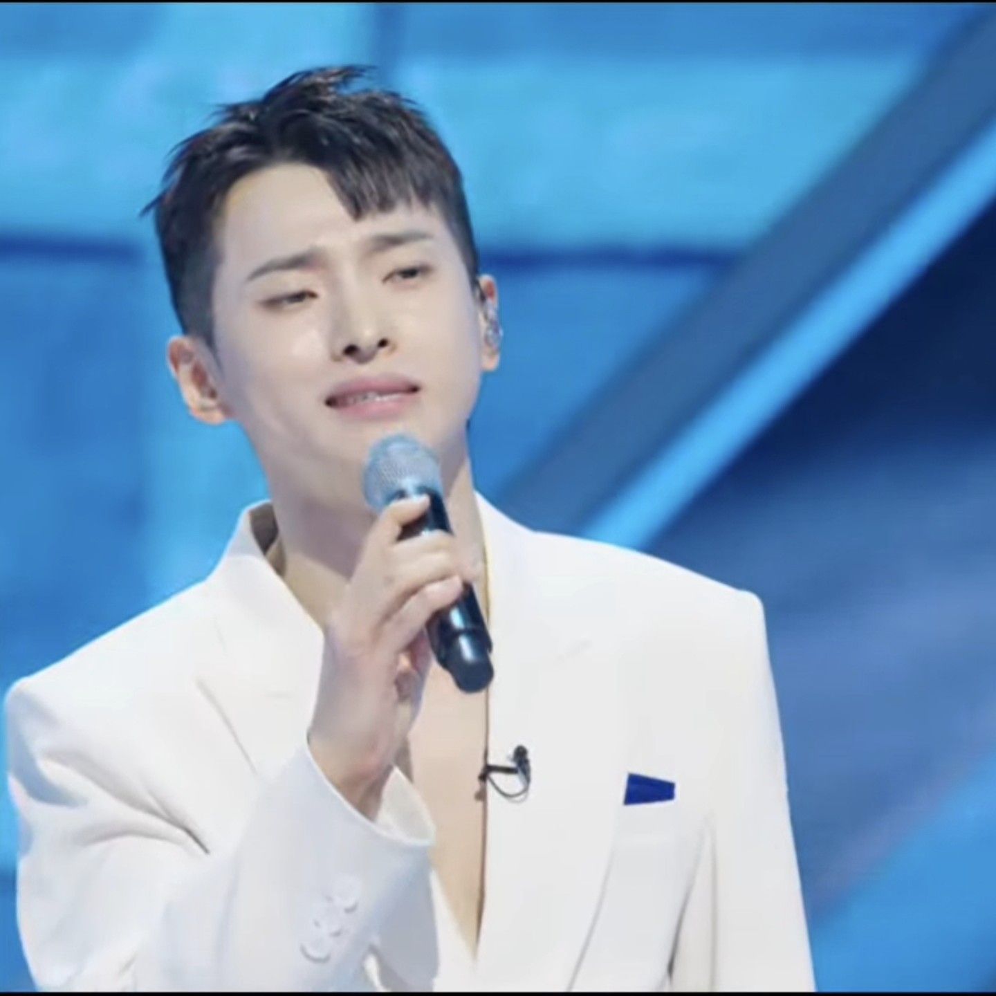 A moment captured by a fan of Seong Ri