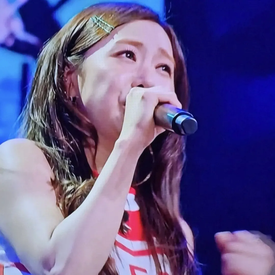 A moment captured by a fan of Huh Chanmi