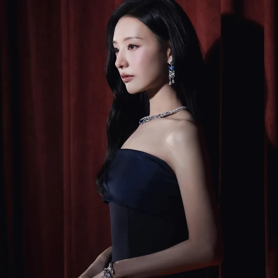 Behind-the-scenes cut of Kim Jiwon