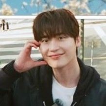 イ・ジョンソクの最新写真