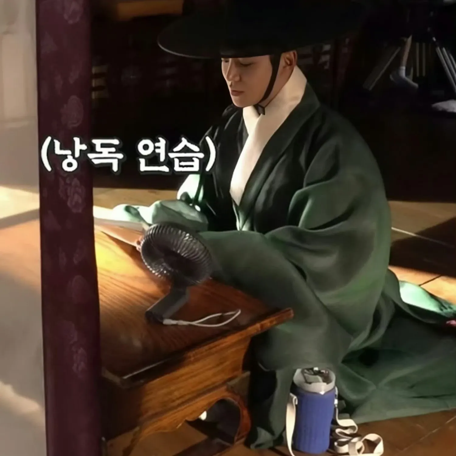 Cuplikan di balik layar dari Rowoon