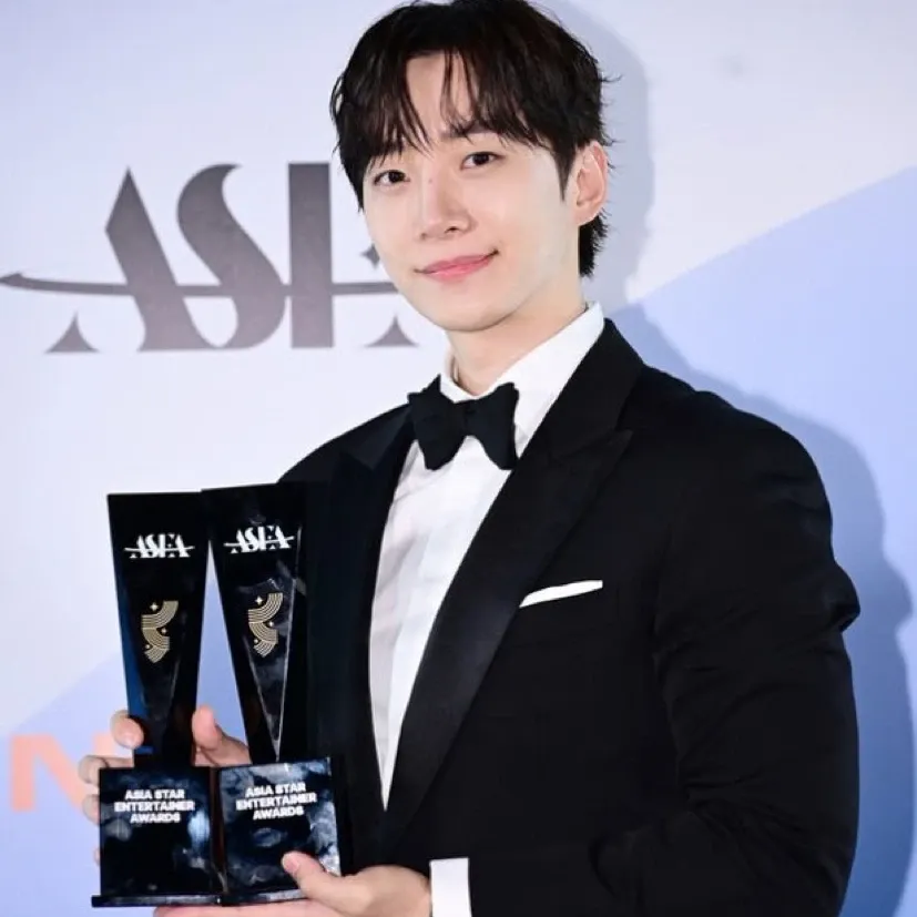 Recent activity shot of Lee Junho