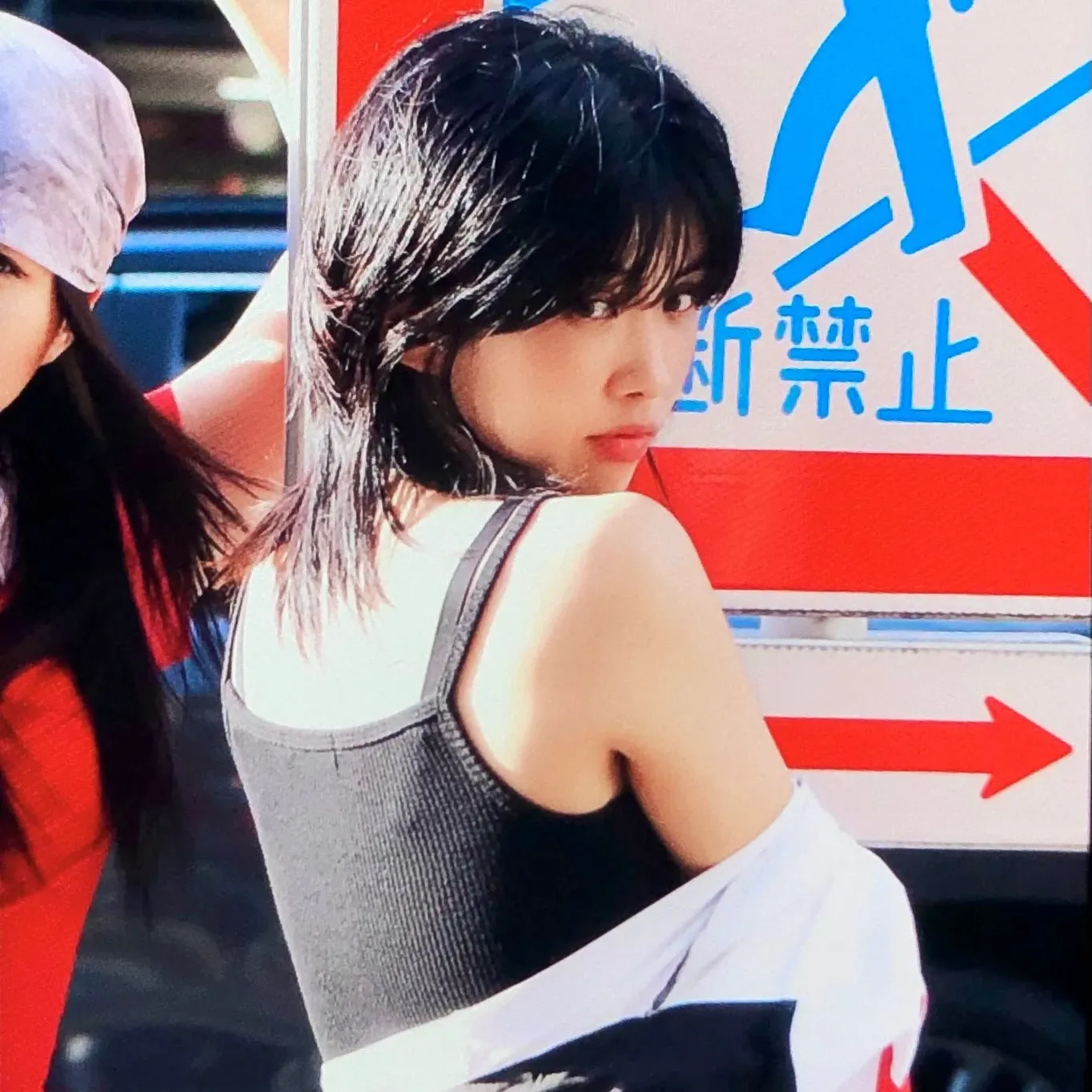 Behind-the-scenes cut of Aiki