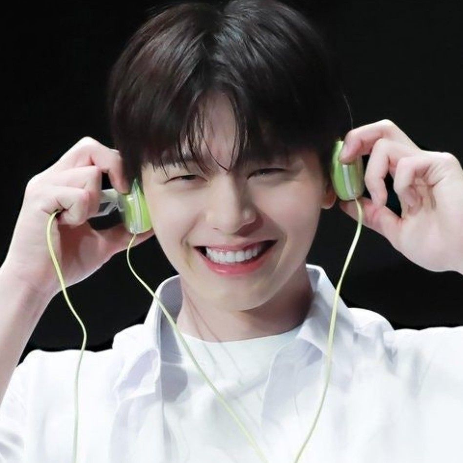 Latest photo of Yook Sungjae