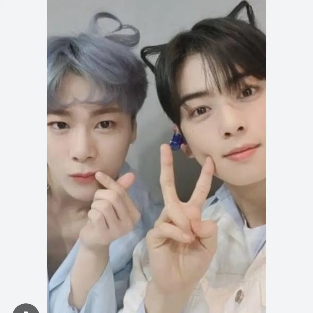 A moment captured by a fan of Cha Eunwoo