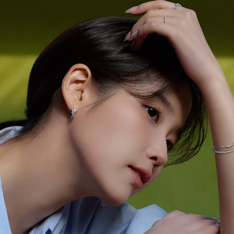 Behind-the-scenes cut of IU