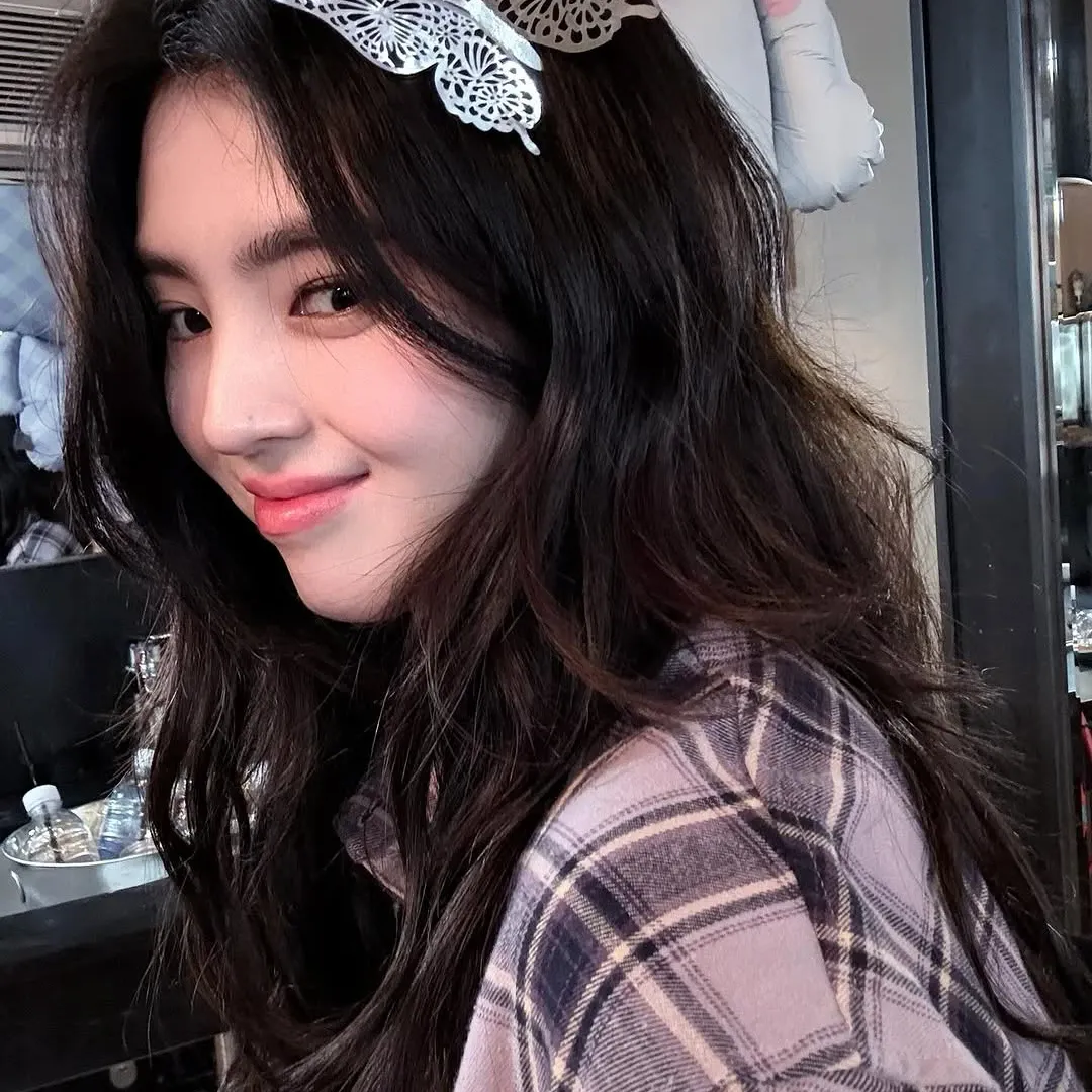 Behind-the-scenes cut of Han Sohee
