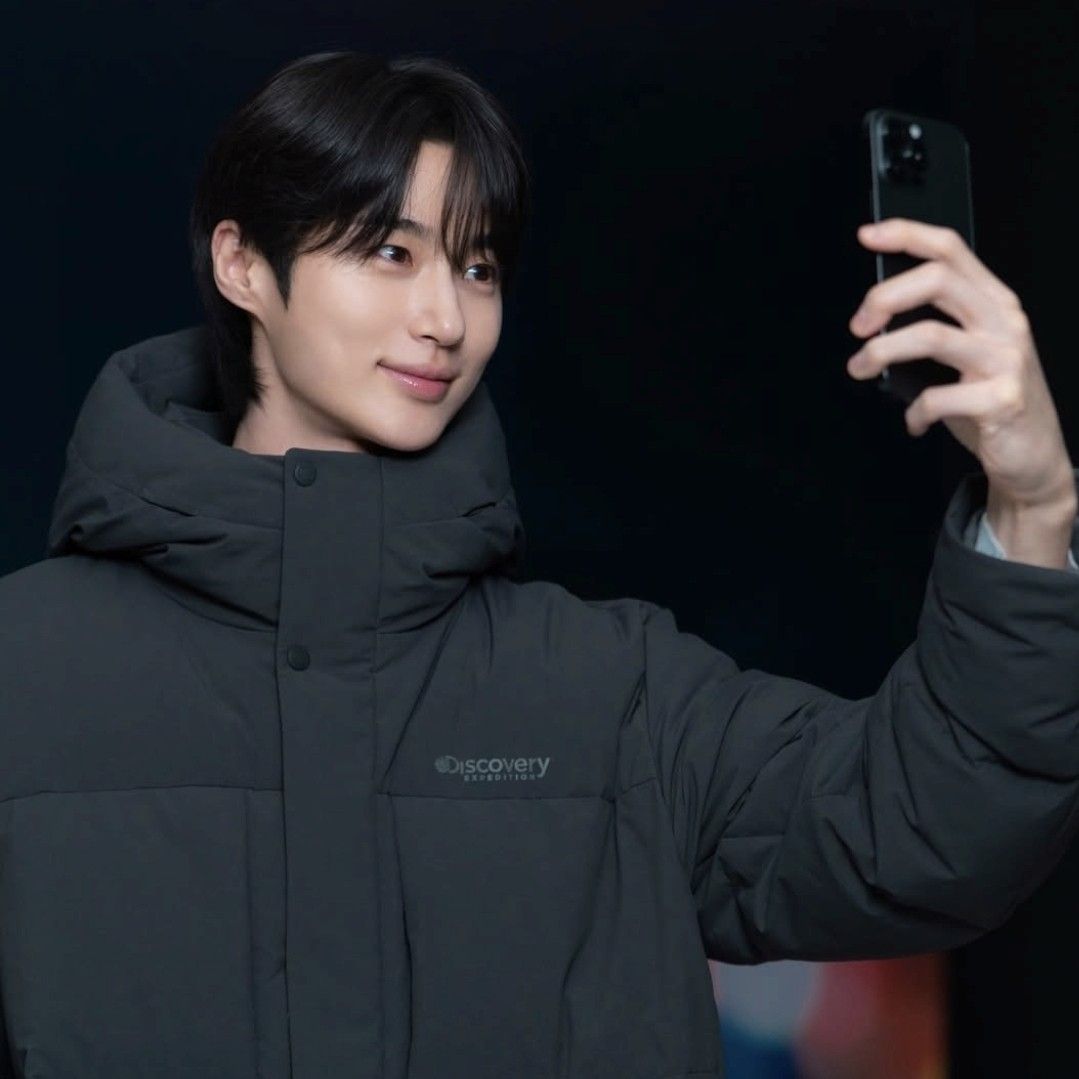 Recent activity shot of Byeon Wooseok