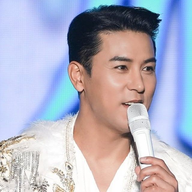 チャン・ミンホの最近の活動ショット