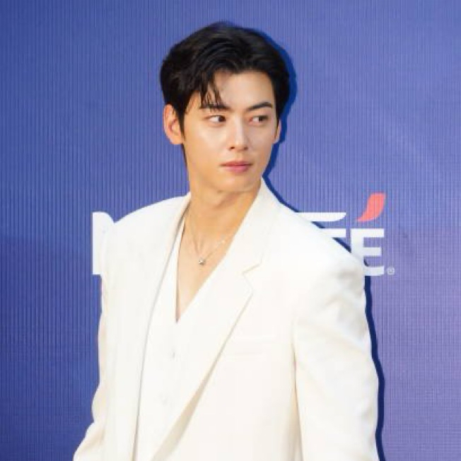 Behind-the-scenes cut of Cha Eunwoo