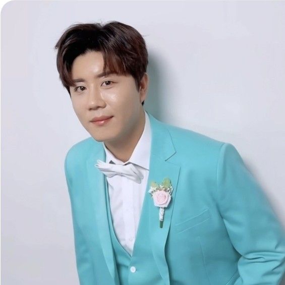 チン・ヘソンのビハインドカット