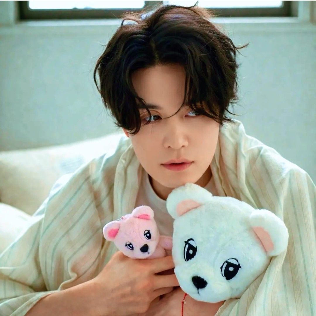 Behind-the-scenes cut of Lee Dongwook