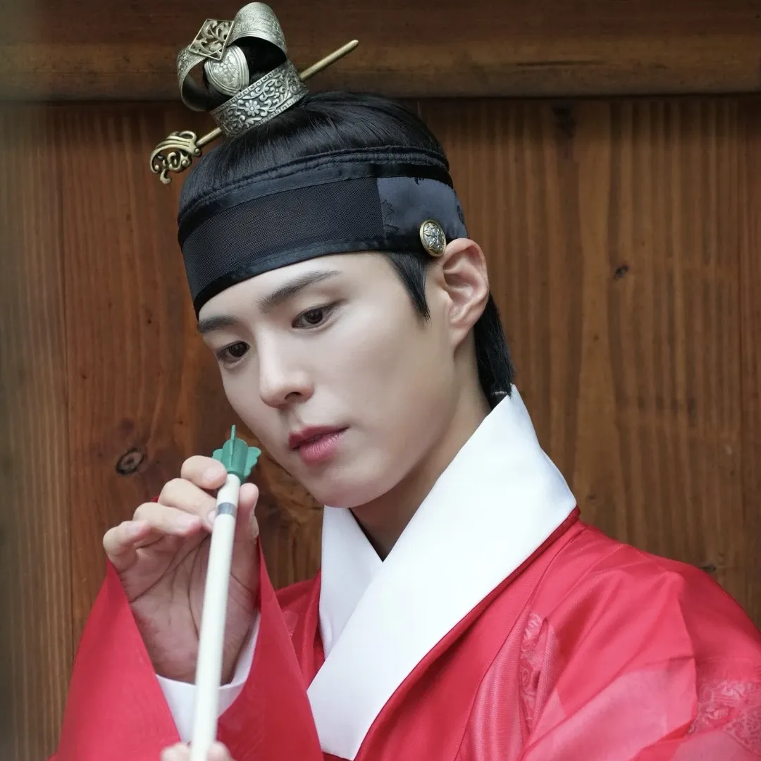 Recent activity shot of Park Bogum