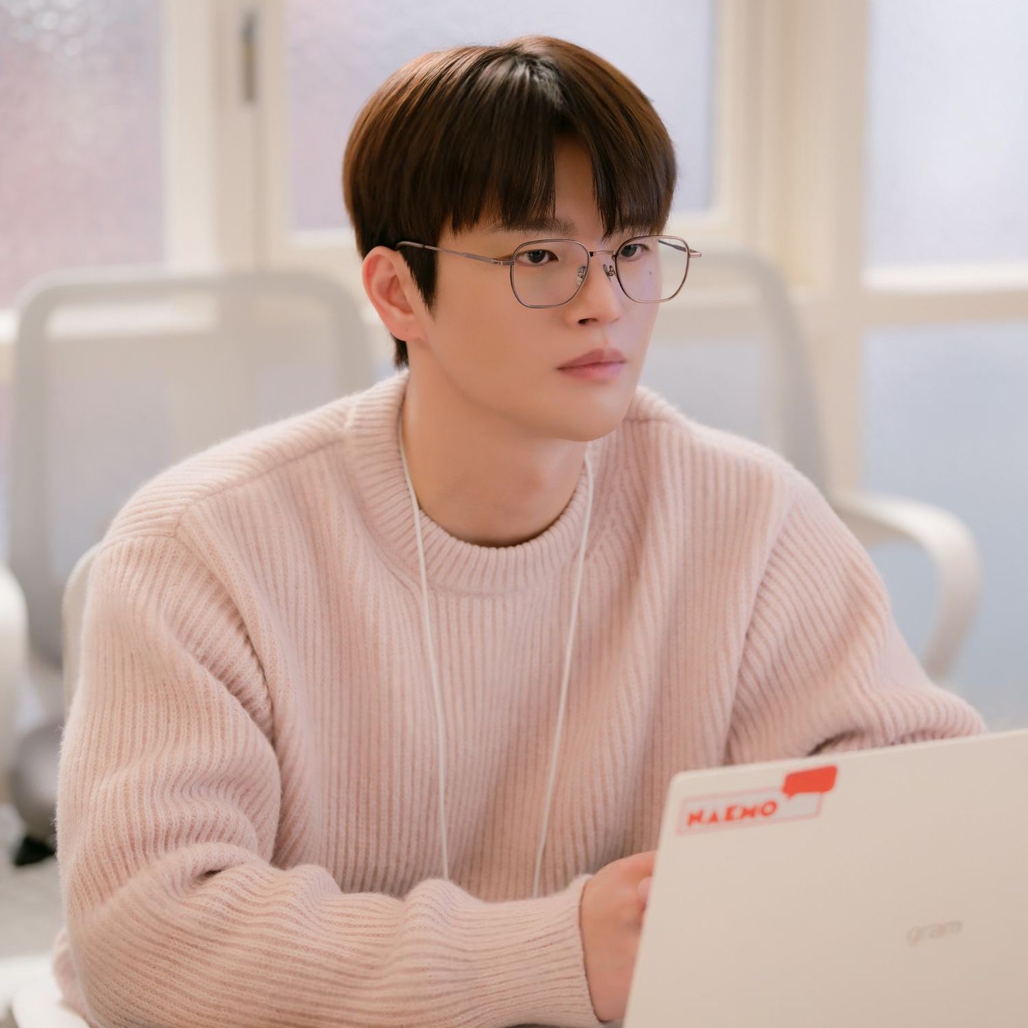 Behind-the-scenes cut of Seo Inguk
