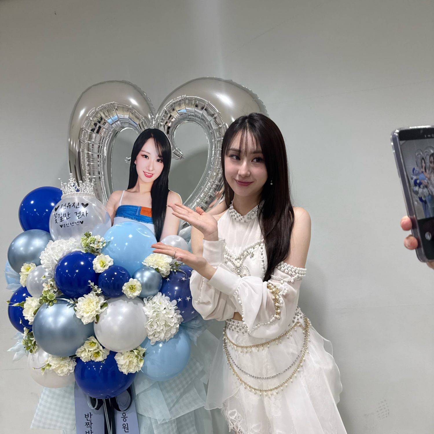 Behind-the-scenes cut of Jeon Yujin