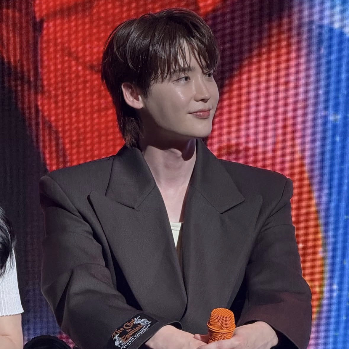 A moment captured by a fan of Lee Jongsuk