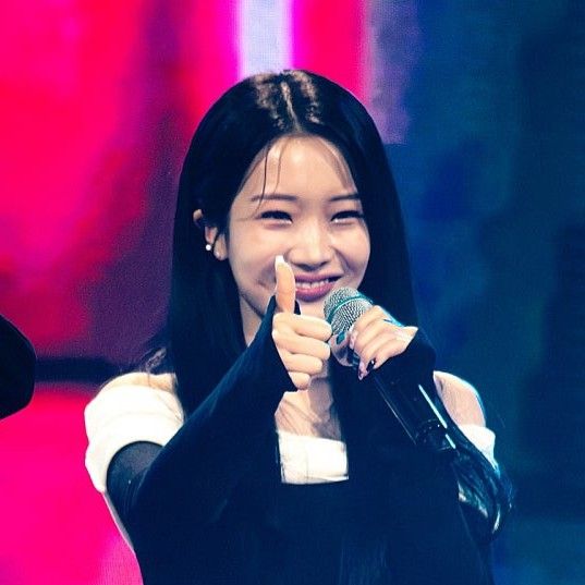 A moment captured by a fan of Kim Soyeon (2004)