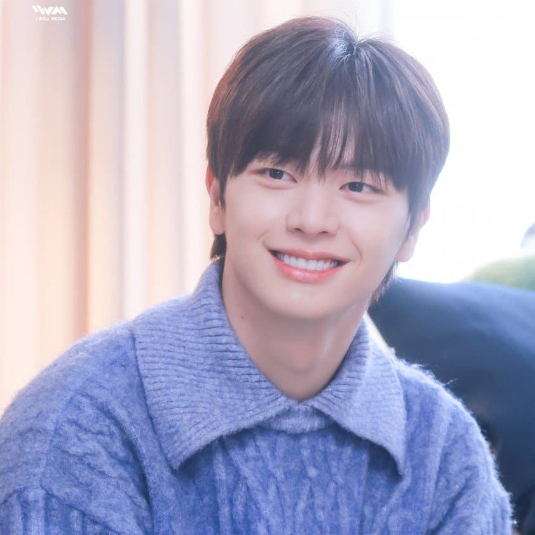 A moment captured by a fan of Yook Sungjae