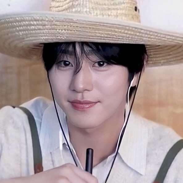 粉丝拍下的安孝燮瞬间