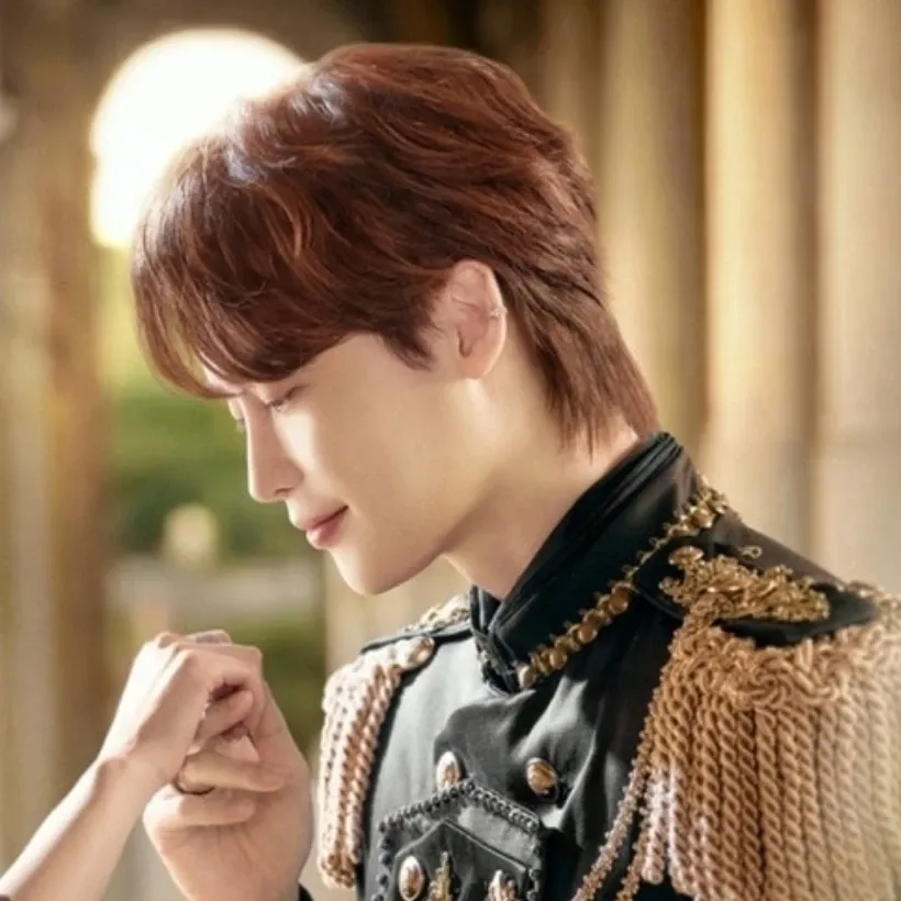 A moment captured by a fan of Lee Jongsuk