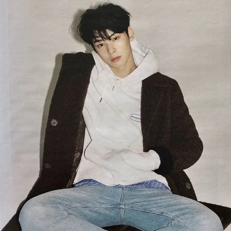 A moment captured by a fan of Cha Eunwoo
