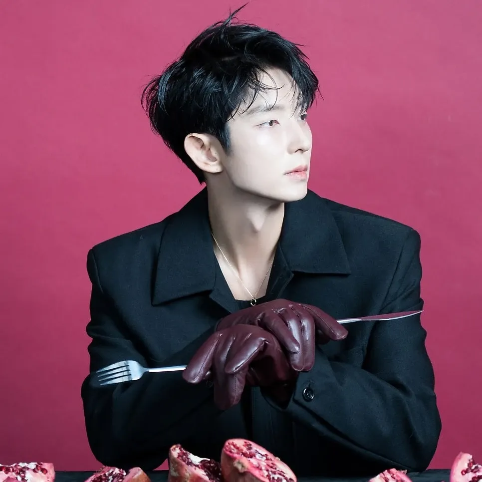 Behind-the-scenes cut of Lee Joongi